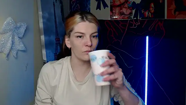 VanessaRey  online show from March 13, 5:47 pm