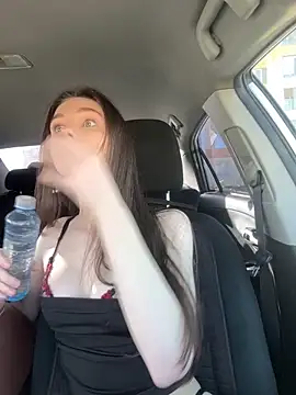 MilaBee online show from October 18, 8:06 am