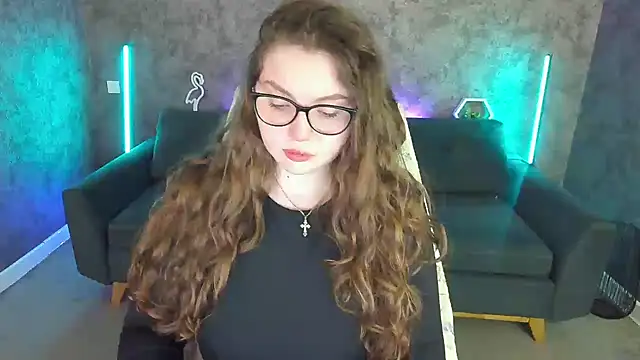 LuxSopphia online show from April 12, 7:05 pm