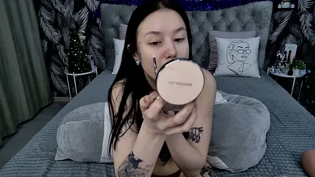 CarolineTenders online show from December 22, 1:20 am