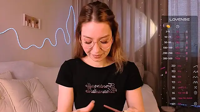 Lilo Sims online show from November 11, 3:24 am