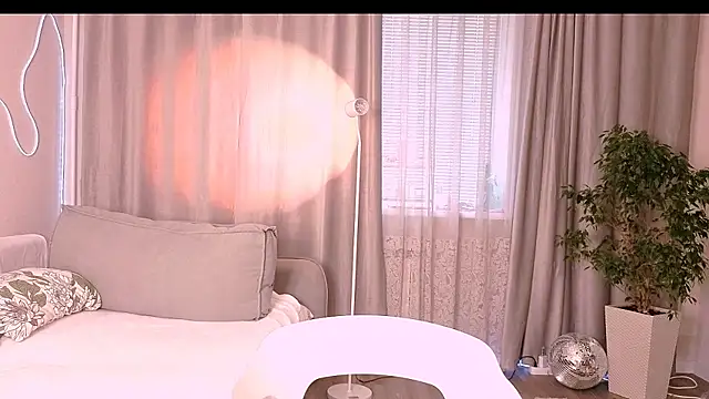 Lilo Sims online show from October 23, 5:35 am