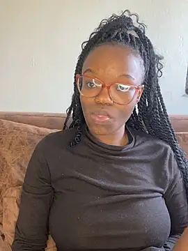 YummyMelanin117 online show from February 11, 9:00 am