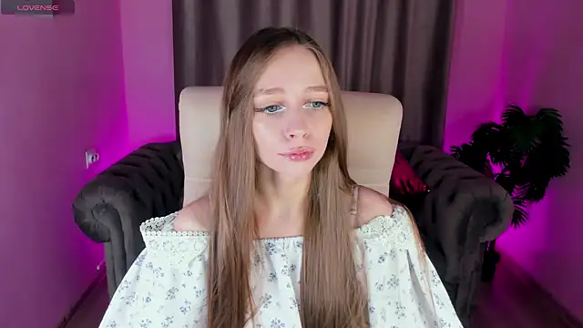 Amy Waynee online show from October 19, 4:31 pm