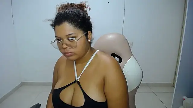 natalietits1 online show from January 7, 7:39 pm