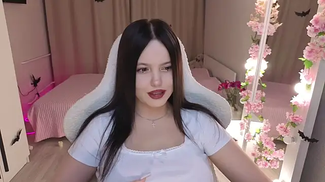 Betty  Davvis online show from November 3, 1:37 pm