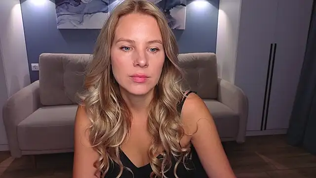 MelanieBennett online show from October 10, 6:18 am