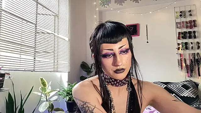 ELENA UMBRA online show from June 5, 7:42 pm
