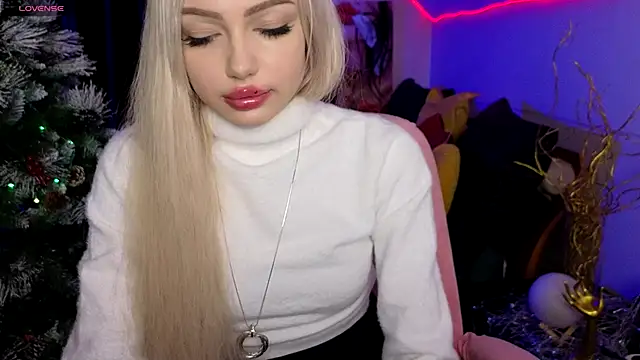 LinaLirian online show from January 8, 1:59 pm