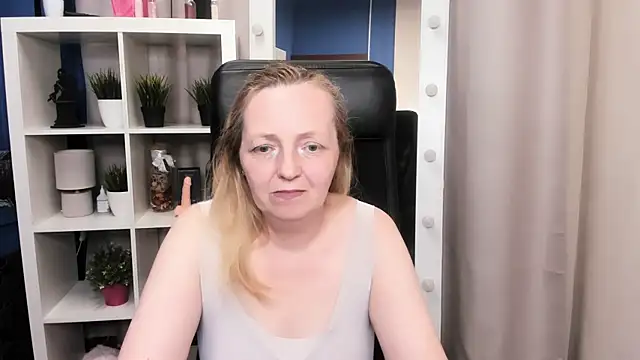 Karen Villis online show from July 2, 12:22 pm