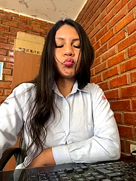 RUBY 25699 online show from November 8, 5:18 pm