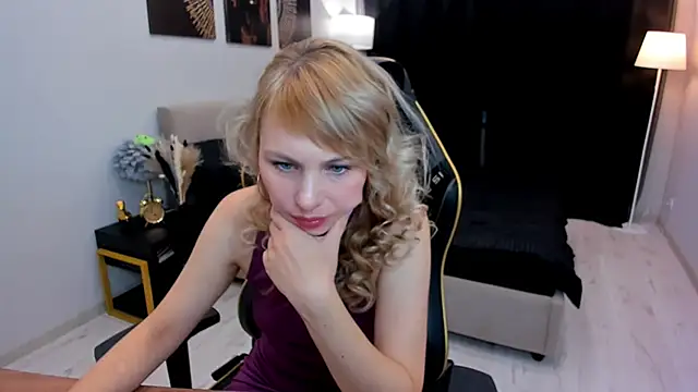 LindaSandy 1 online show from October 11, 6:07 am