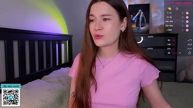 mia here online show from October 5, 8:25 pm