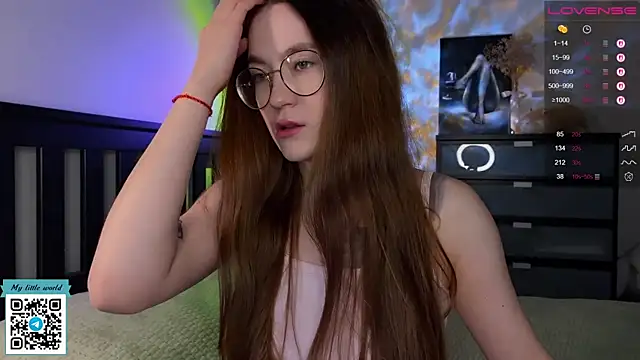 mia here online show from October 15, 12:30 pm