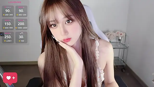 OwQoll online show from October 15, 9:39 pm