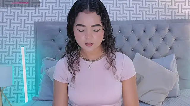 Evaa Lunna  online show from May 31, 8:43 pm
