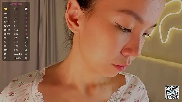 AlodiaAxley online show from September 19, 6:18 pm