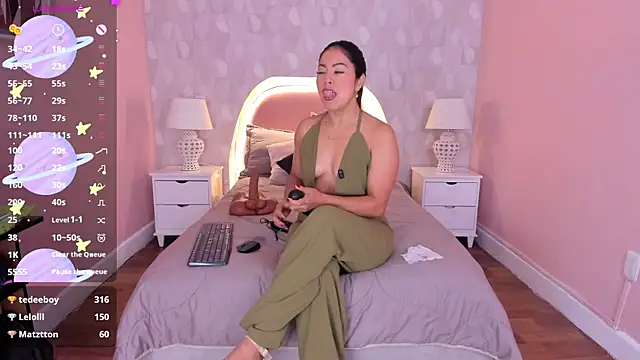 isabella milf  online show from June 1, 7:15 pm