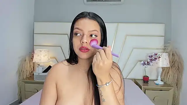 Lucianaa Collins online show from November 17, 1:12 pm