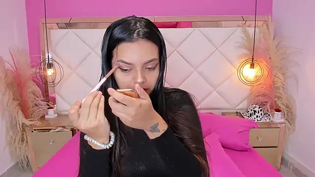 Lucianaa Collins online show from October 18, 1:25 pm