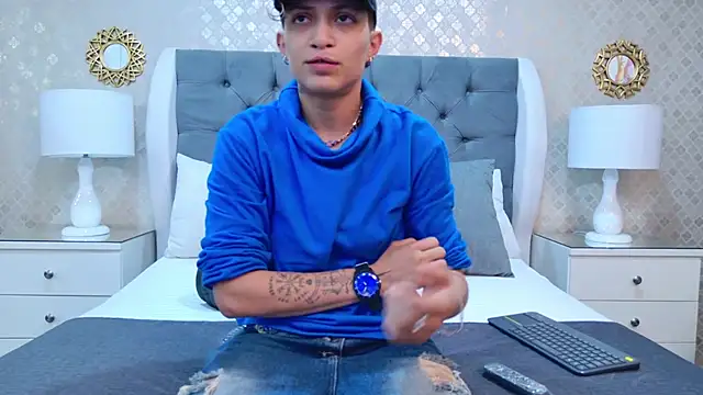 ZoeKrug online show from October 24, 11:50 am