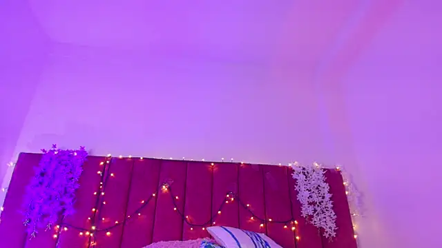 RominaaReyes online show from March 28, 8:36 am