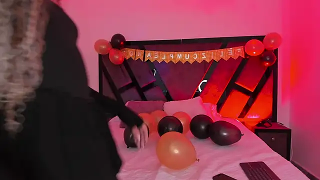 MarilynDupont online show from October 2, 5:01 am