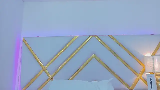 laila stilwiills online show from October 12, 12:13 am