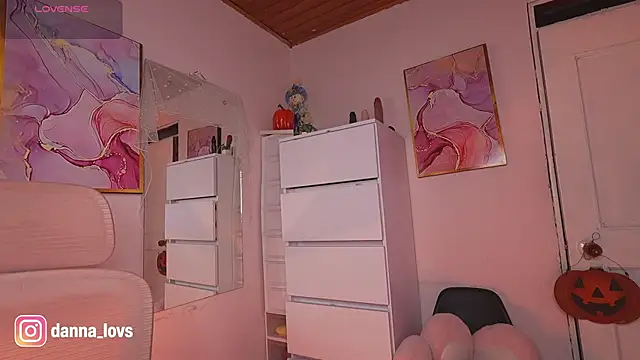 Dannaa Lovs online show from October 23, 5:30 pm