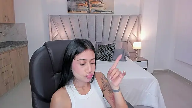 miranda crawfor online show from October 15, 11:57 am