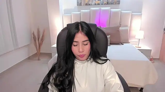 miranda crawfor online show from October 3, 4:17 am