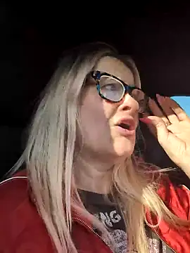 SuzieSub online show from October 11, 11:58 am