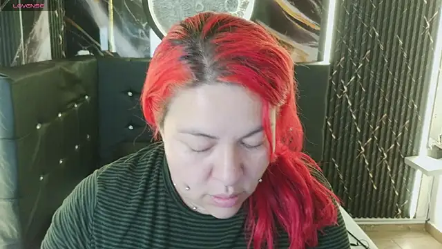 Witch Scarlet online show from April 18, 1:30 am