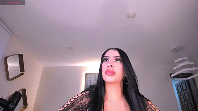 LeahLombardi  online show from November 12, 3:48 am