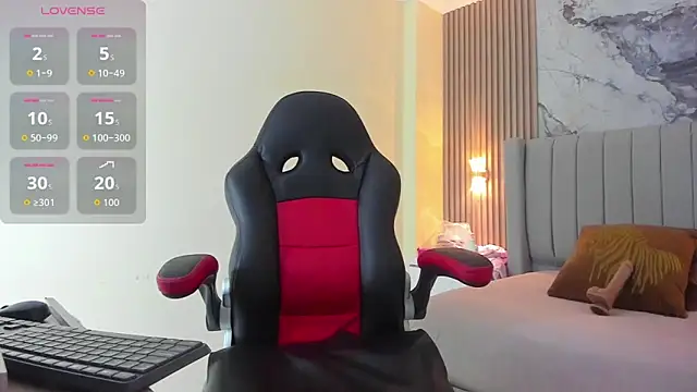 AURORAMARTIN2 online show from October 17, 7:50 pm