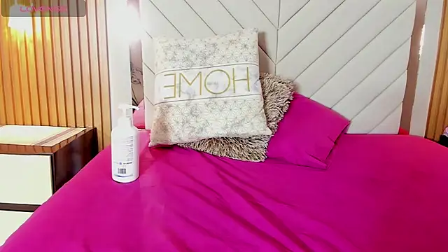 AURORAMARTIN2 online show from September 18, 7:45 pm