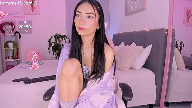 Littlee lollii online show from February 3, 4:32 am