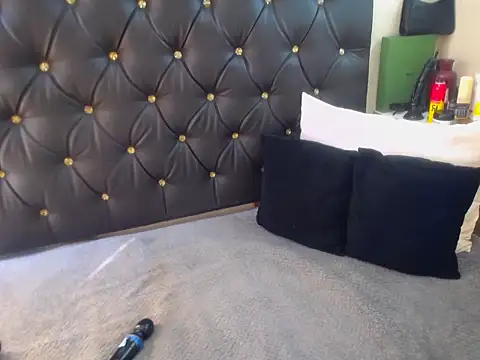 DojaBoootie online show from November 19, 6:24 am