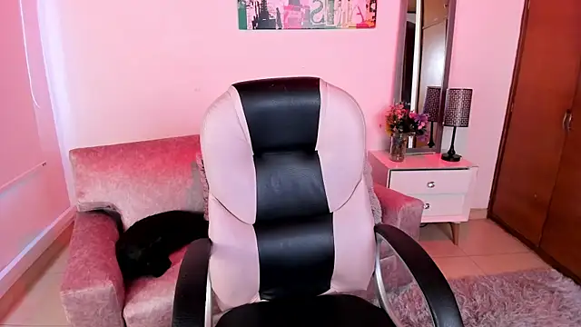 Lucie Harper online show from September 27, 9:00 pm