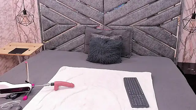 SASHA BROWNIE   online show from March 5, 7:31 pm