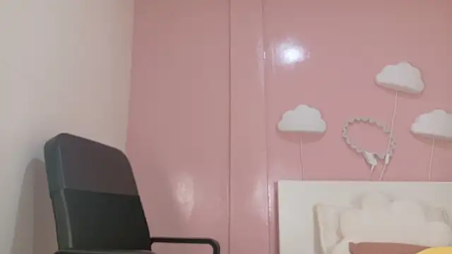 Taylorsmitth  online show from November 5, 12:10 pm