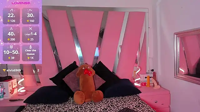 Viiolettlopez online show from October 8, 2:10 pm