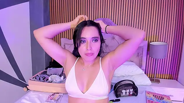 Starbutterflyy  online show from October 10, 4:17 am