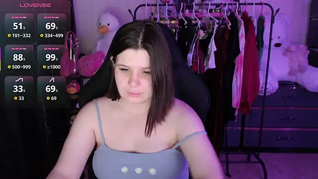 AmyVibess online show from April 6, 8:10 pm