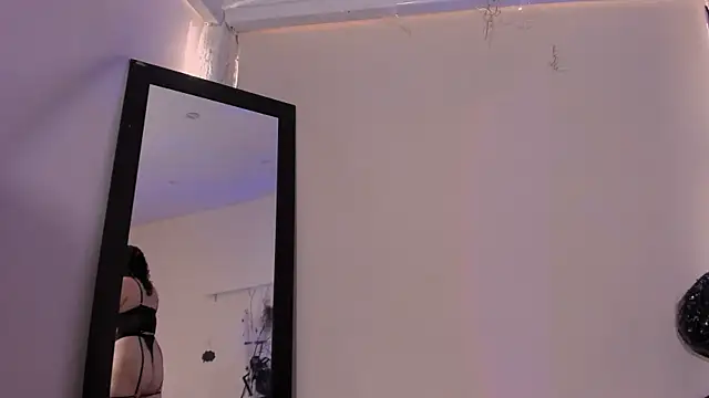 catleya noire online show from November 4, 8:25 pm