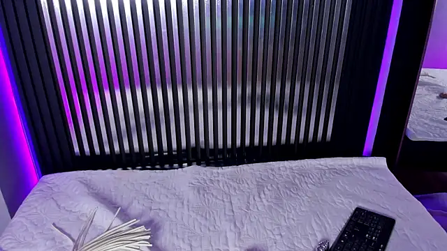 Emilybeltons online show from September 9, 10:20 pm