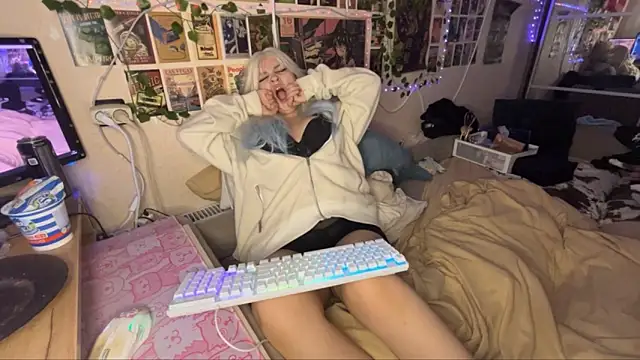 nikoli naw online show from October 11, 10:01 pm