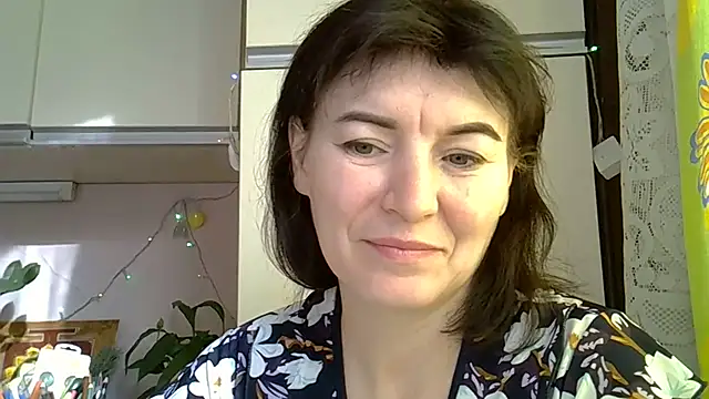 Krystal 82 online show from October 18, 8:50 am