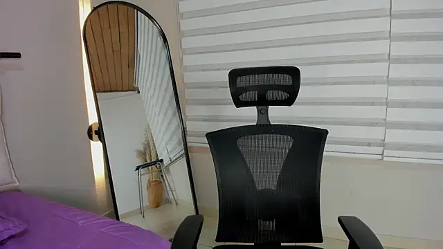 Rachell criss online show from December 4, 4:37 am