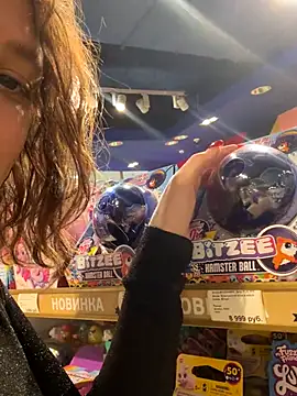 lucy-joy online show from September 18, 9:19 am